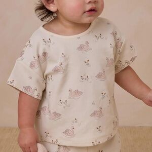 Quincy Mae Jersey Tee in Swan Print  *has stains*